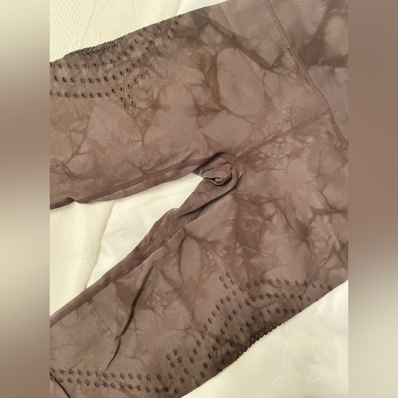 Betsey Johnson Tie Dye Gray Brown High Waisted Seamless 7/8 Leggings - Picture 8 of 10
